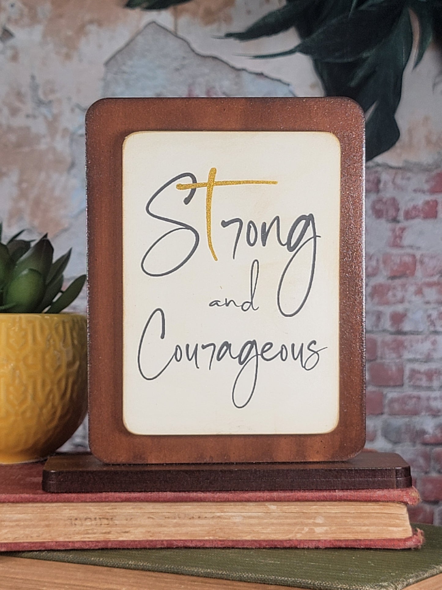 Text Magnet - Strong and Courageous